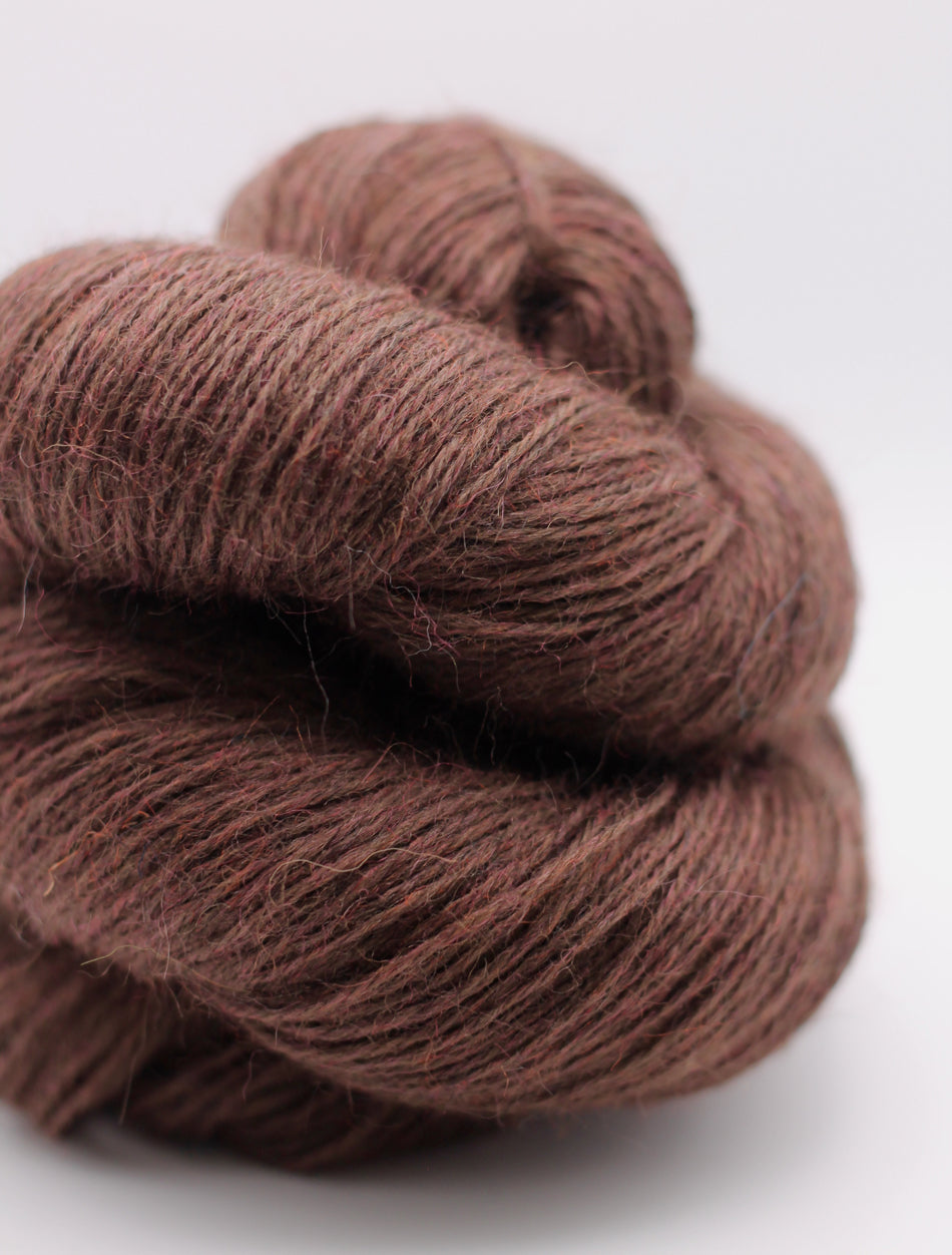Devonia 4ply Garn in Burnished Bronze von John Arbon Textiles