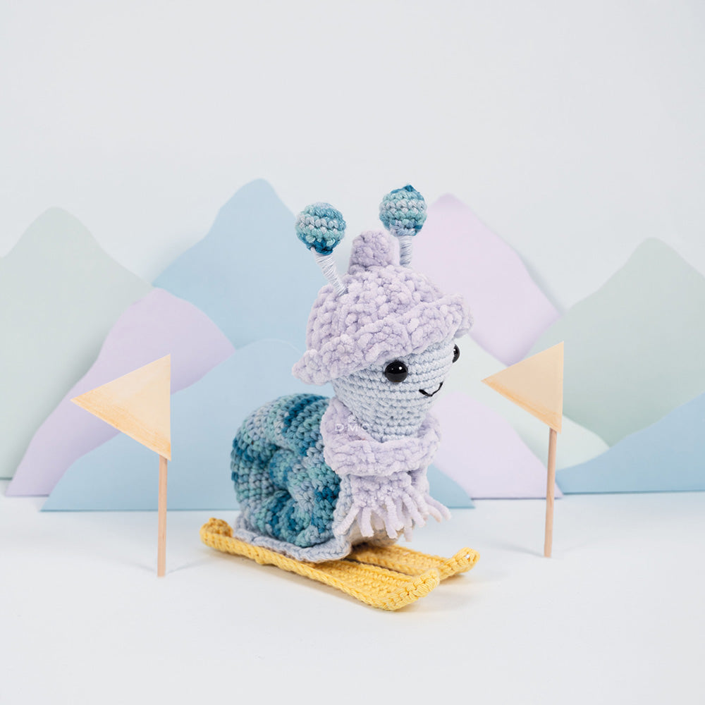 Amigurumi-Set Ski Snail von Joanna Hateley, Stimmungsbild