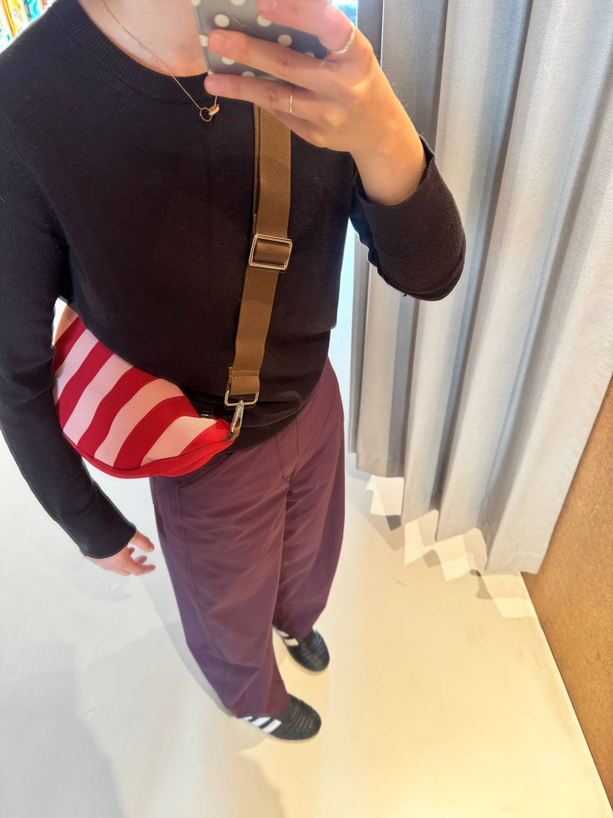 Sac bandoulière croissant en maille - Rayures Rouges